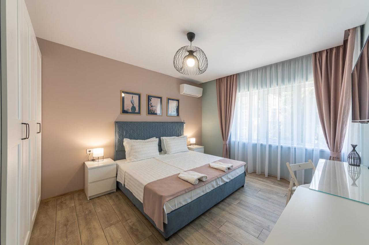Great Location Апартамент