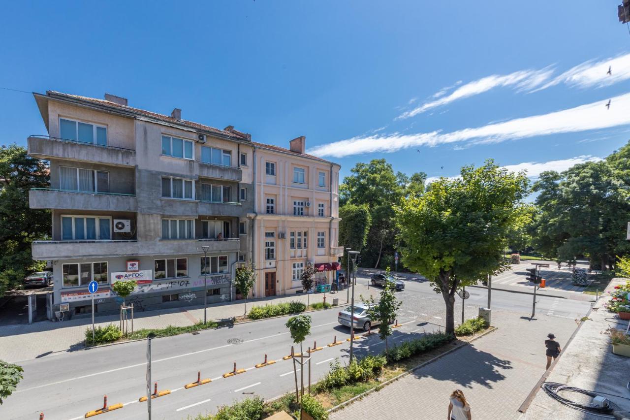 Апартамент Great Location Варна