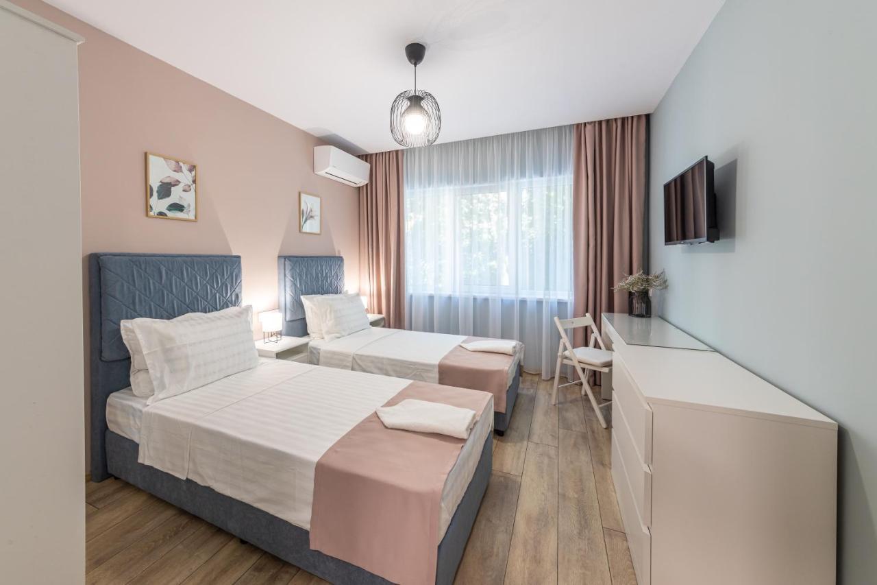 Great Location Апартамент