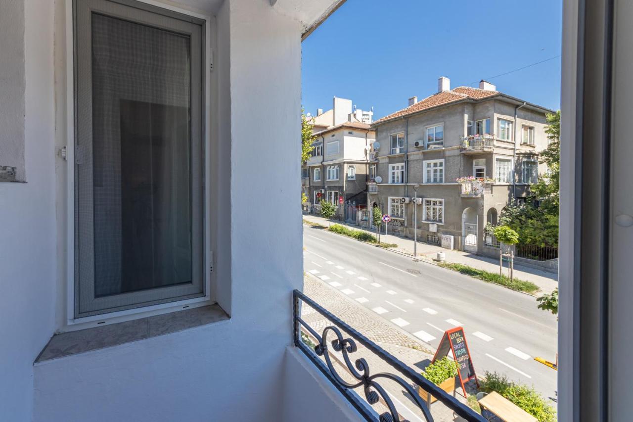 Great Location Апартамент